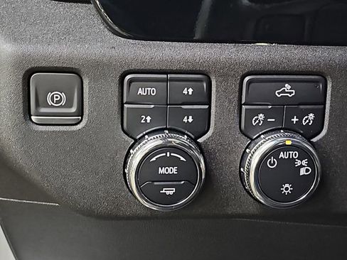 Used 2023 GMC Sierra 1500 SLE image 17