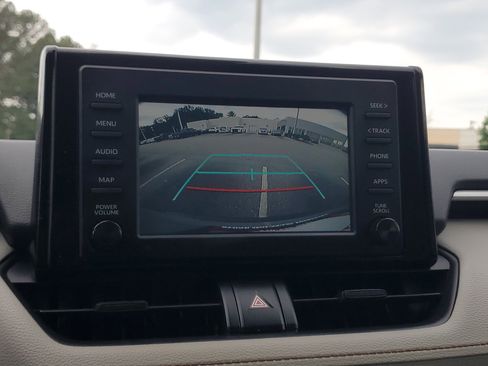 Used 2019 Toyota RAV4 XLE FWD image 24