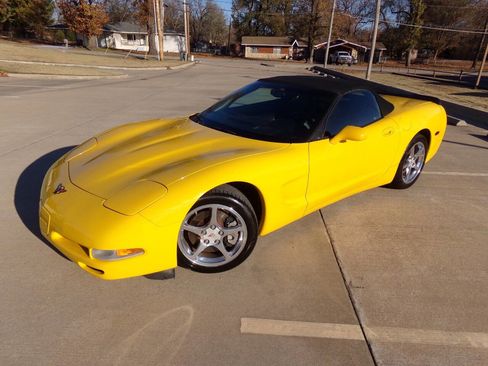 Used 2001 Chevrolet Corvette Convertible w/ Preferred Equipment Group2 image 15