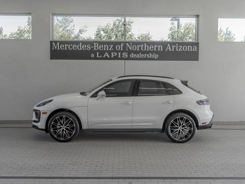 Used 2023 Porsche Macan AWD/4WD image 2