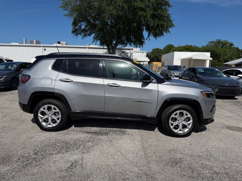 Used 2022 Jeep Compass Limited w/ Elite Group AWD/4WD image 11