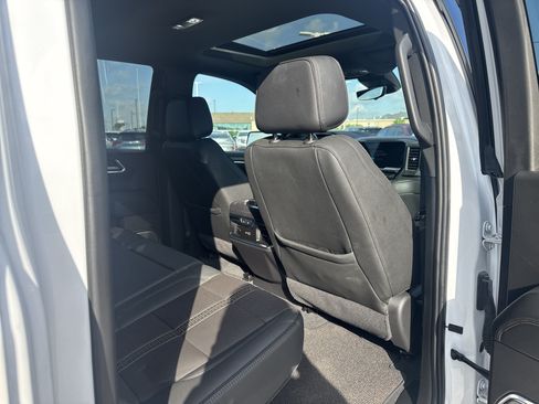 Used 2024 Chevrolet Silverado 1500 High Country w/ Technology Package AWD/4WD image 15