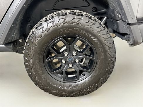 Used 2024 Jeep Wrangler Unlimited AWD/4WD image 29