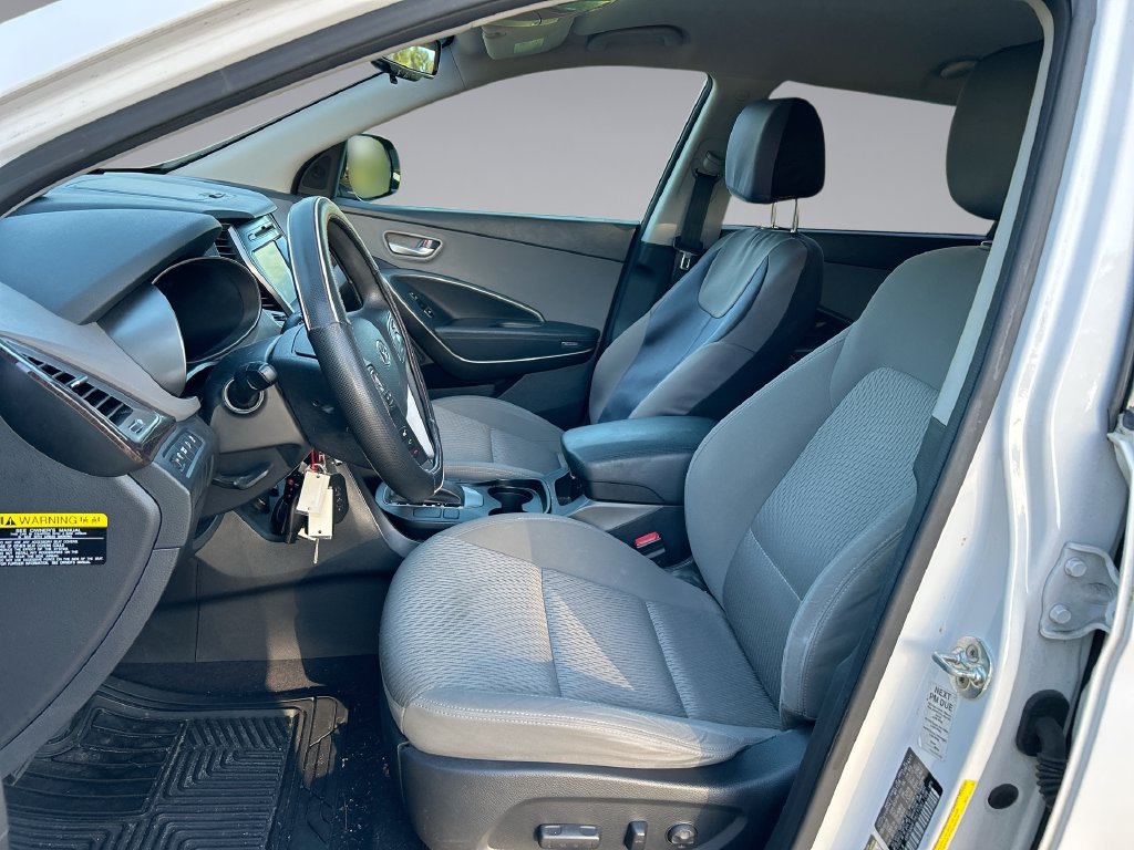 Used 2017 Hyundai Santa Fe SE FWD image 11