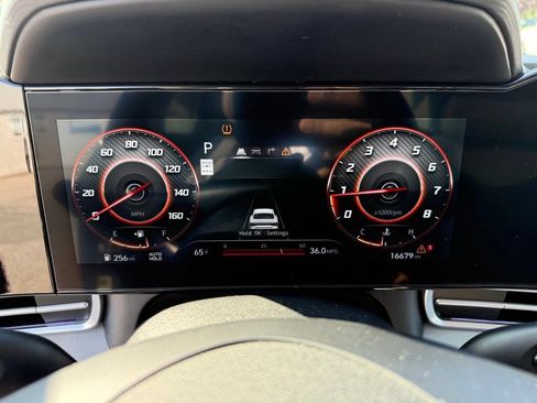 Used 2025 Hyundai Elantra Limited FWD image 28