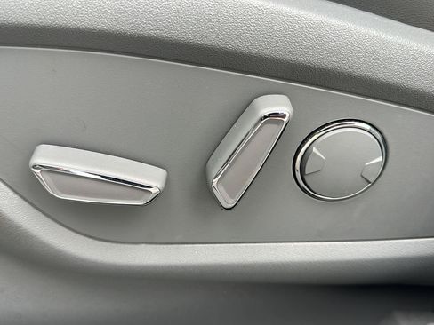 Used 2019 Lincoln Nautilus Reserve FWD image 16