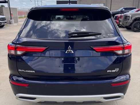 Used 2024 Mitsubishi Outlander 4WD Plug-In Hybrid image 7
