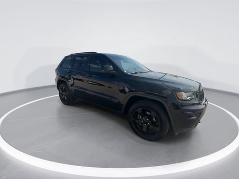 Used 2019 Jeep Grand Cherokee Laredo AWD/4WD image 2