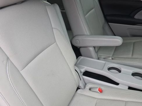 Used 2019 Toyota Highlander Limited w/ Protection Package #3 AWD/4WD image 31