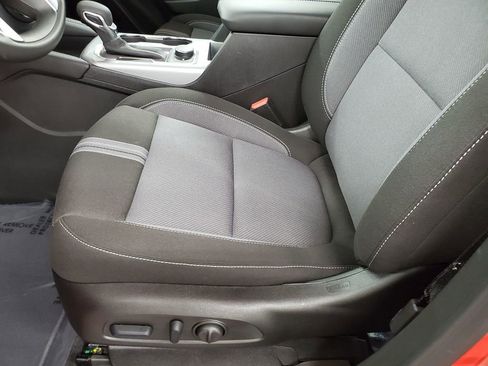 Used 2025 Chevrolet Blazer LT image 13