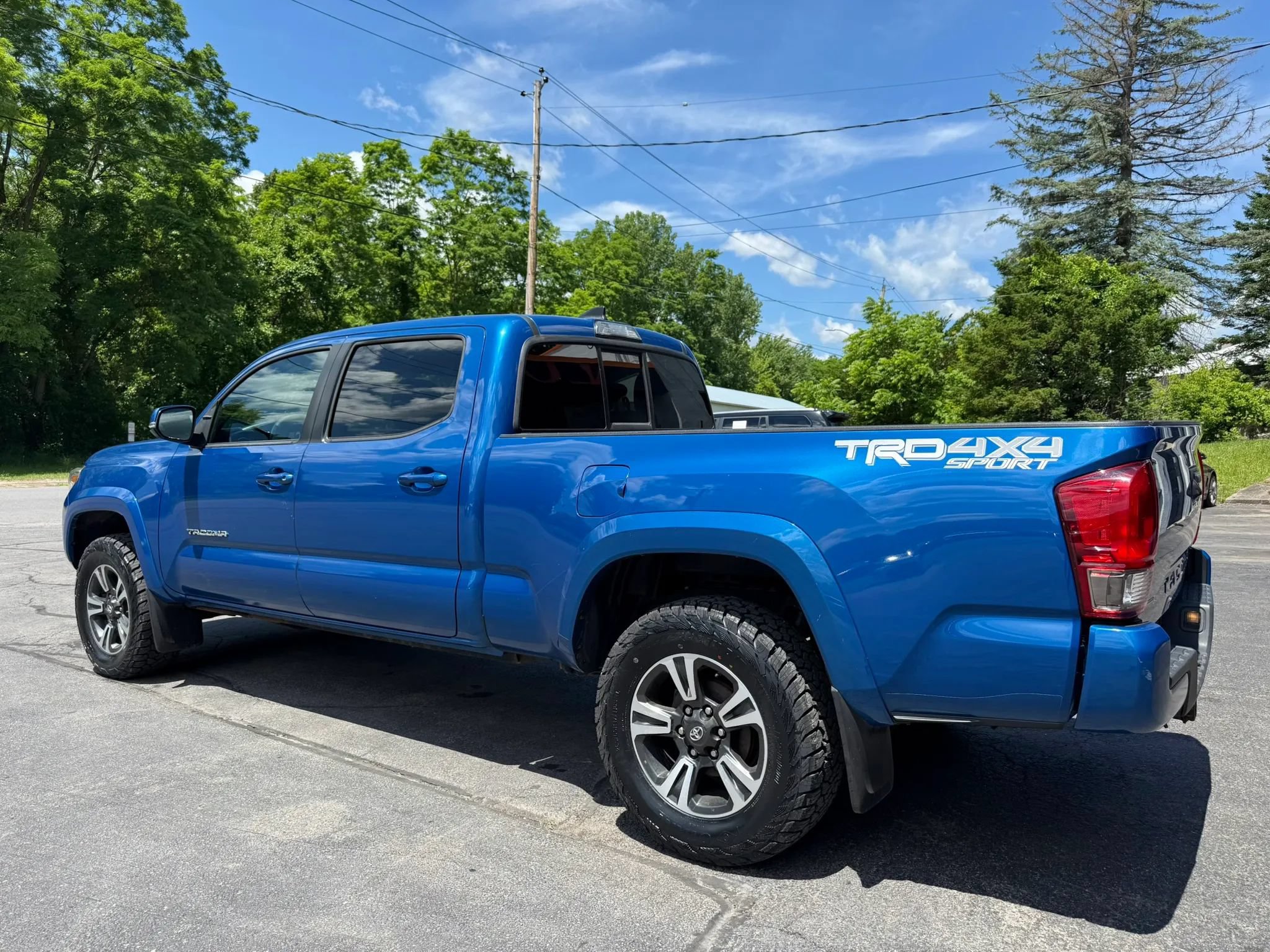 Used 2016 Toyota Tacoma TRD Sport w/ Towing Package AWD/4WD image 4