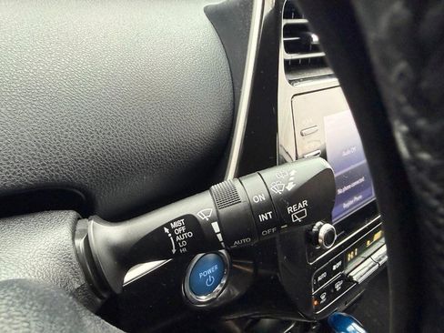 Used 2021 Toyota Prius XLE image 29