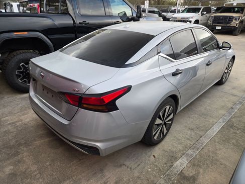 Used 2021 Nissan Altima 2.5 SV image 4