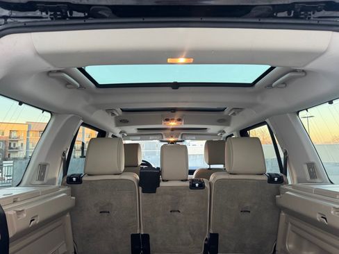 Used 2016 Land Rover LR4 HSE image 28