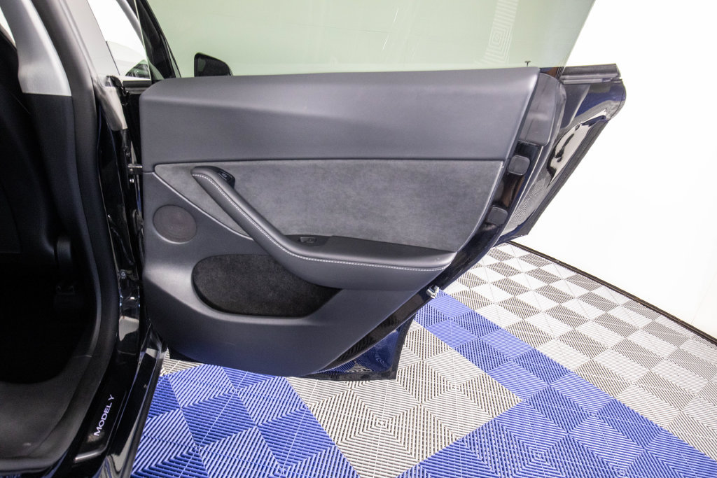 Used 2022 Tesla Model Y Performance AWD/4WD image 16