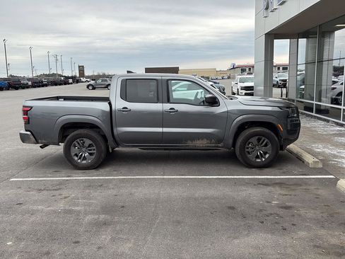 Used 2025 Nissan Frontier SV image 2