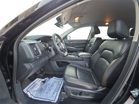 Used 2024 Nissan Pathfinder SL image 9