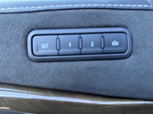 Used 2019 Cadillac Escalade Luxury image 16