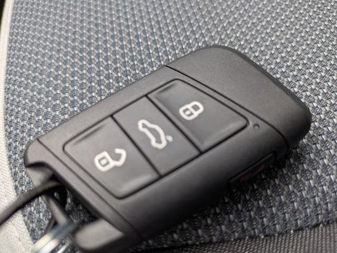 Certified 2025 Volkswagen Taos S AWD/4WD image 30