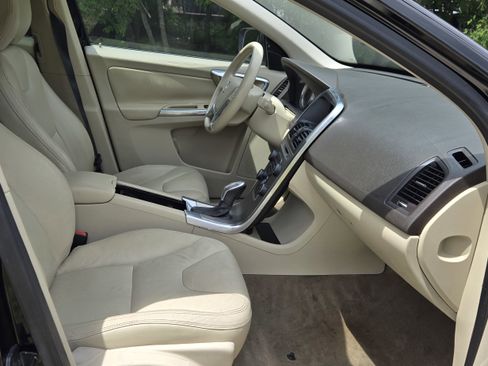 Used 2013 Volvo XC60 3.2 Premier Plus FWD image 22