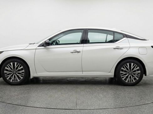 Used 2025 Nissan Altima 2.5 SV image 5