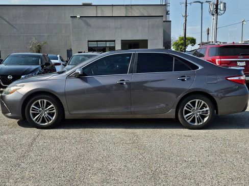 Used 2017 Toyota Camry SE FWD image 3