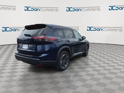 Used 2024 Nissan Rogue SV FWD image 8