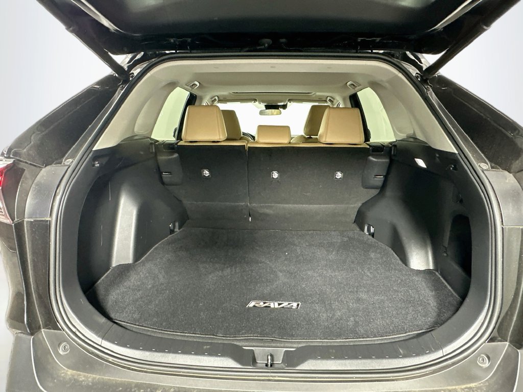 Used 2023 Toyota RAV4 XLE Premium AWD/4WD image 28