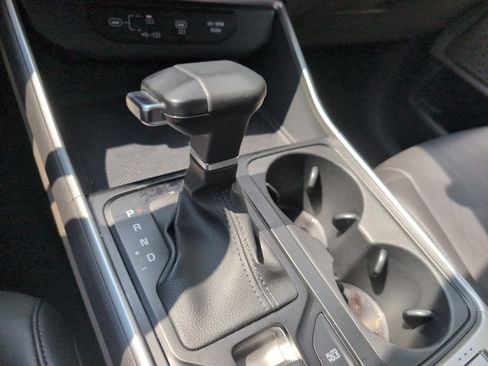 Used 2025 Kia Carnival FWD image 17