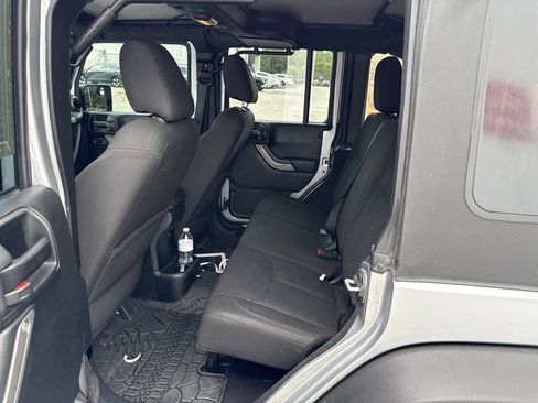 Used 2018 Jeep Wrangler Unlimited Sport S AWD/4WD image 11