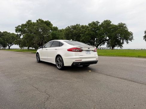 Used 2019 Ford Fusion Titanium FWD image 3
