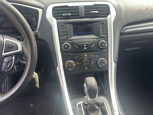Used 2013 Ford Fusion SE FWD image 10