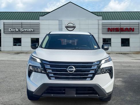 Used 2025 Nissan Rogue S image 2