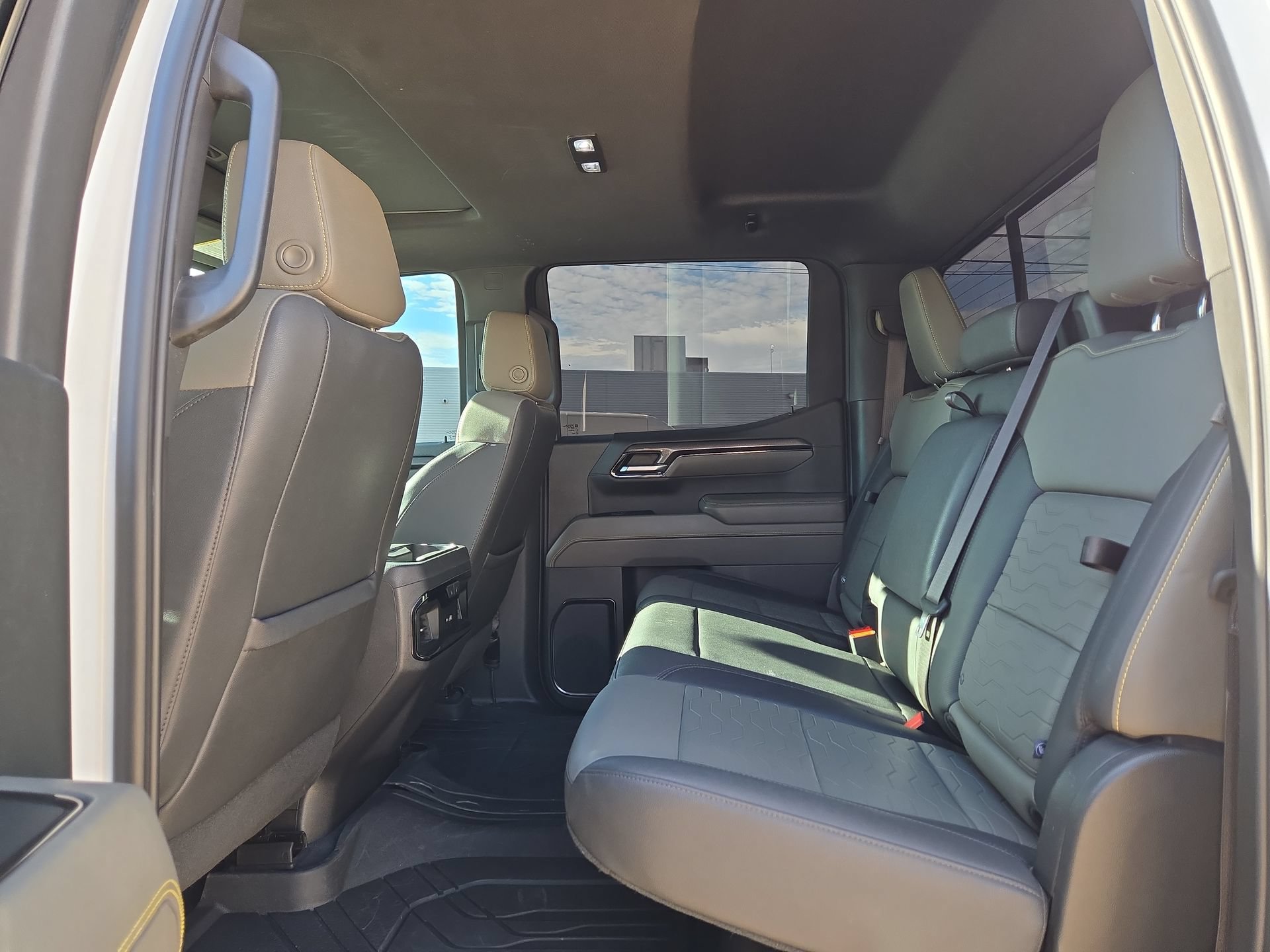 Used 2023 Chevrolet Silverado 1500 ZR2 w/ Technology Package AWD/4WD image 13