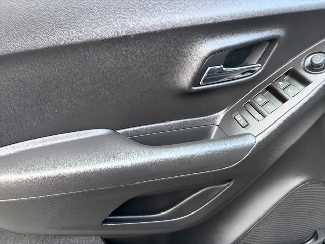 Used 2019 Chevrolet Trax LT w/ LT Convenience Package AWD/4WD image 10