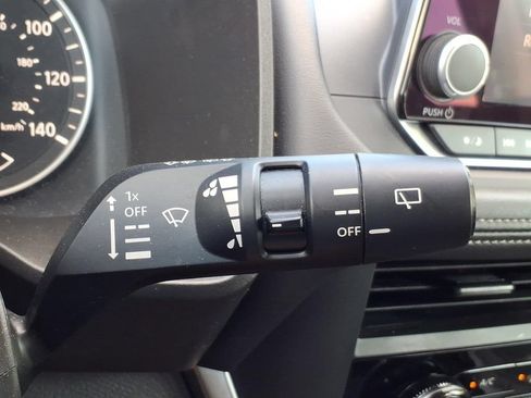 Used 2024 Nissan Rogue S FWD image 34