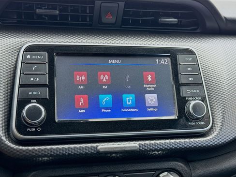 Used 2020 Nissan Kicks S image 9