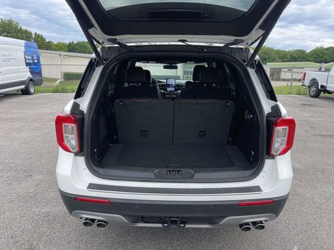 Certified 2023 Ford Explorer Platinum w/ Technology Package AWD/4WD image 10