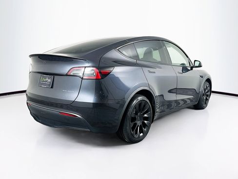 Used 2024 Tesla Model Y Long Range image 9