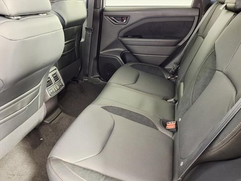 Used 2026 Subaru Forester Touring AWD/4WD image 5