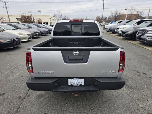 Used 2019 Nissan Frontier SV image 6