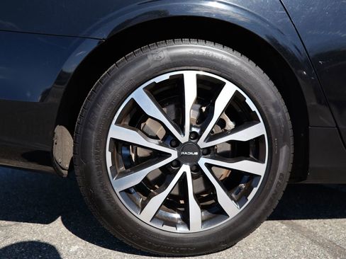 Used 2021 Volvo S90 T6 Momentum image 14