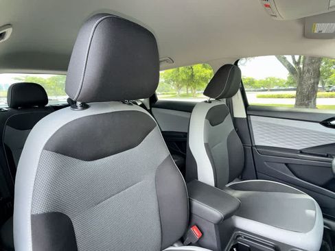 Certified 2024 Volkswagen Taos S FWD image 27