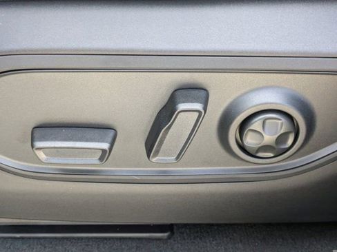 New 2025 Jeep Grand Cherokee Limited w/ Black Appearance Package image 18