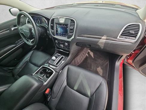 Used 2018 Chrysler 300 Touring L image 24
