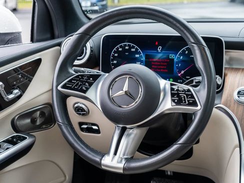 Used 2023 Mercedes-Benz GLC 300 4MATIC w/ Exclusive Trim Package image 25