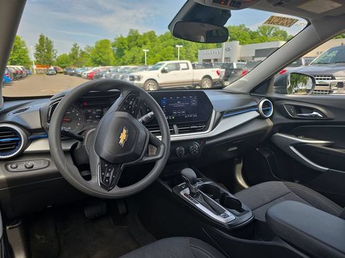 Used 2024 Chevrolet Trax LS w/ Driver Confidence Package FWD image 19