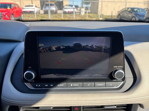 Used 2025 Nissan Rogue SV image 23