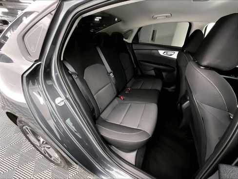 Used 2024 Kia Forte LXS w/ LXS Technology Package FWD image 17