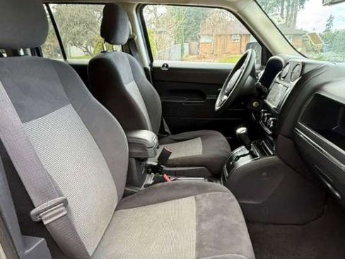 Used 2017 Jeep Patriot Sport FWD image 15